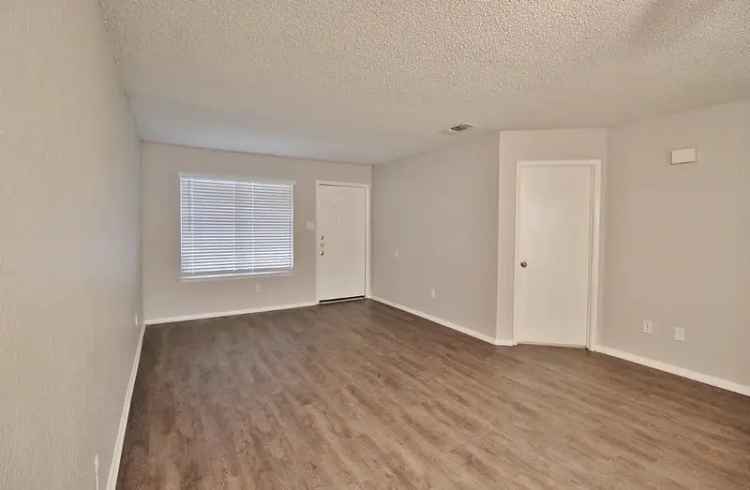 Multi-family house For Rent in 1701, Fitzgerald Court, Arlington, Texas