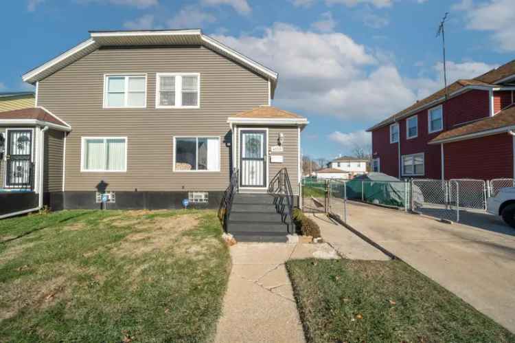 Single-family house For Sale in 4019, Deal Street, East Chicago, Indiana