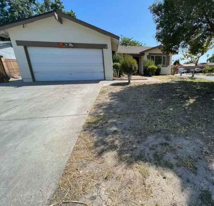 Single-family house For Sale in 2, Keely Court, Sacramento, California