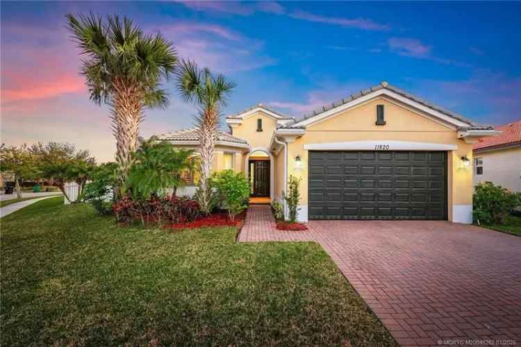 Single-family house For Sale in 11820, Southwest Crestwood Circle, Port Saint Lucie, Florida