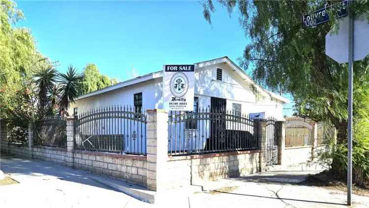 Single-family house For Sale in 11070, Ralston Avenue, Los Angeles, California