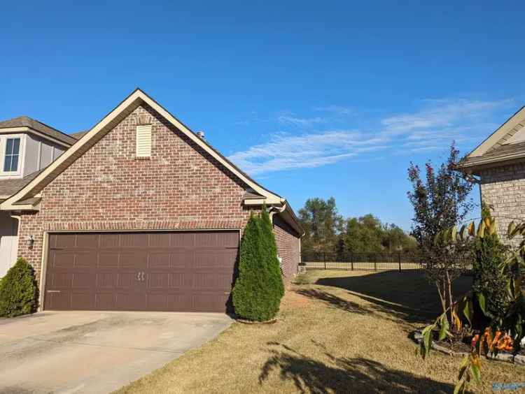 Single-family house For Sale in 114, Creek Gravel Drive, Triana, Alabama