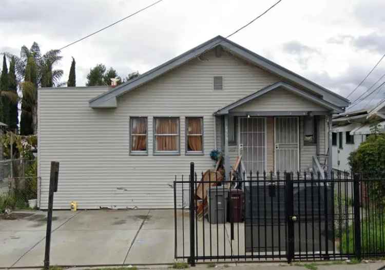 Multi-family house For Sale in 1453;1455, 84th Avenue, Oakland, California