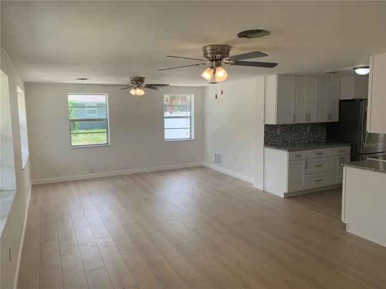 Single-family house For Sale in 85, West Green Street, Englewood, Florida