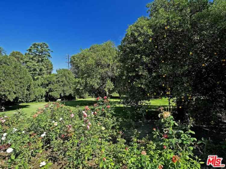 Single-family house For Sale in 17545, Parthenia Street, Los Angeles, California