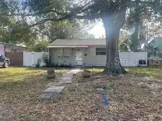 Single-family house For Sale in 4034, 39th Avenue North, Saint Petersburg, Florida