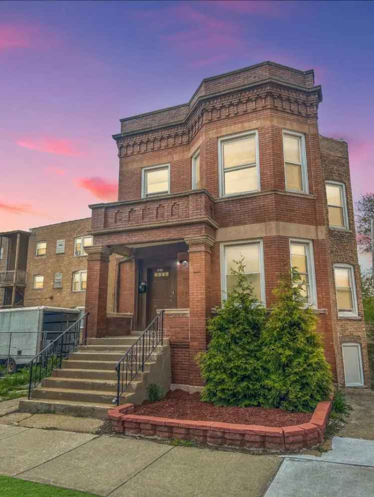 Multi-family house For Sale in 1910, East 73rd Street, Chicago, Illinois