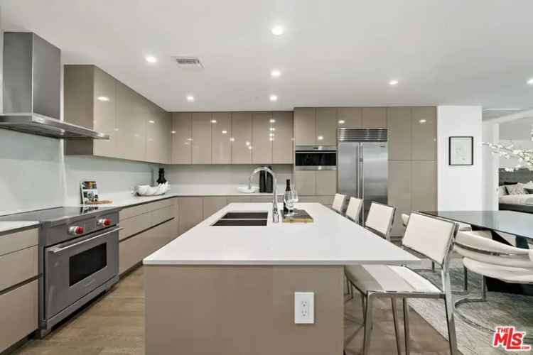 Condo For Sale in 728, North Sweetzer Avenue, Los Angeles, California