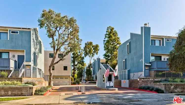 Condo For Sale in 8160, Manitoba Street, Los Angeles, California