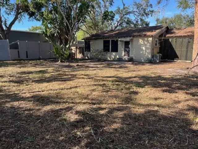 Single-family house For Sale in 1958, Bougainvillea Street, Sarasota, Florida