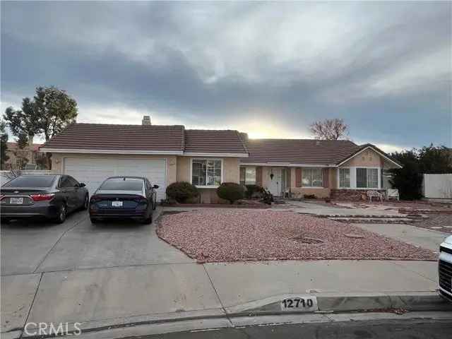 Single-family house For Sale in 12710, Red River Road, Victorville, California