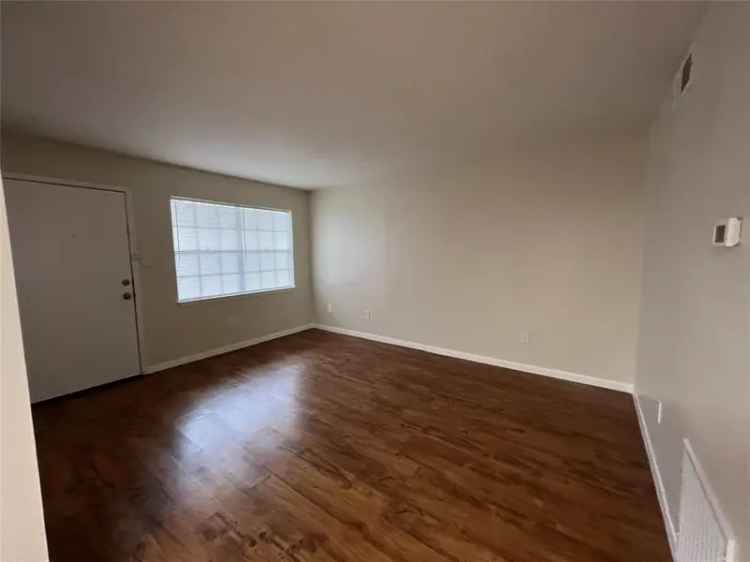 Multi-family house For Rent in Crockett, Texas