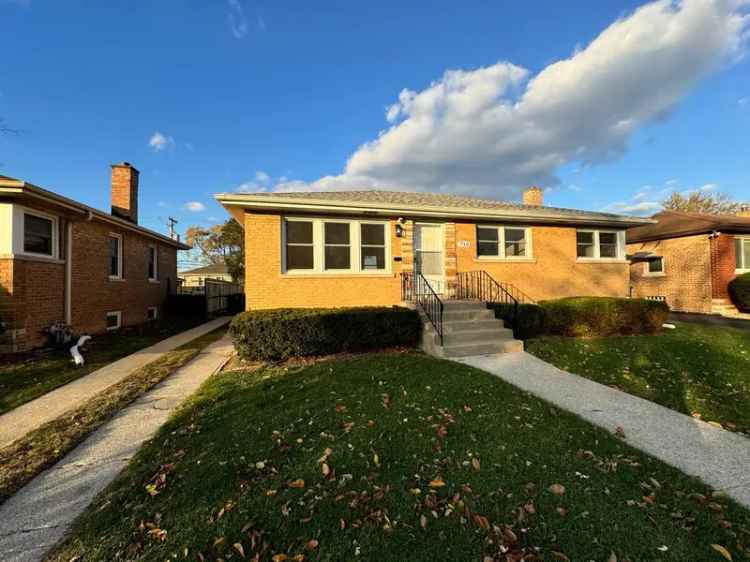 Single-family house For Sale in 710, East 154th Place, South Holland, Illinois