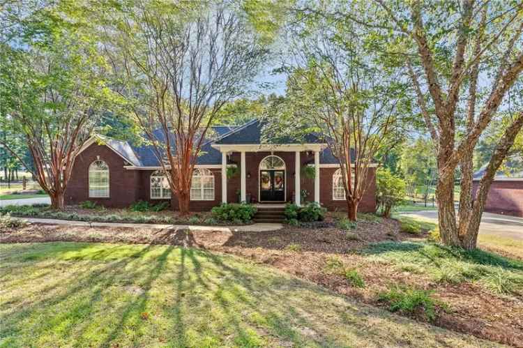 Single-family house For Sale in 1746, Summerville Road, Smiths Station, Alabama