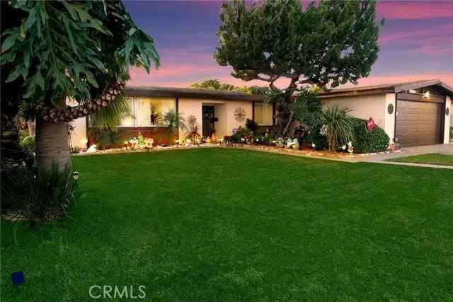 Single-family house For Sale in 1641, Labrador Drive, Costa Mesa, California