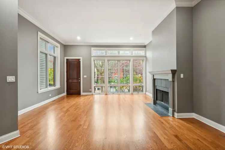 Single-family house For Sale in 1940, West Erie Street, Chicago, Illinois