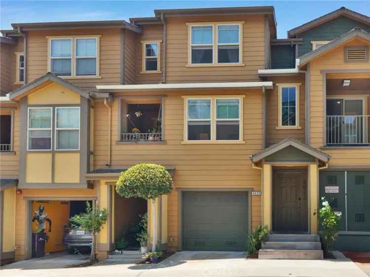 House For Sale in Oakland, California