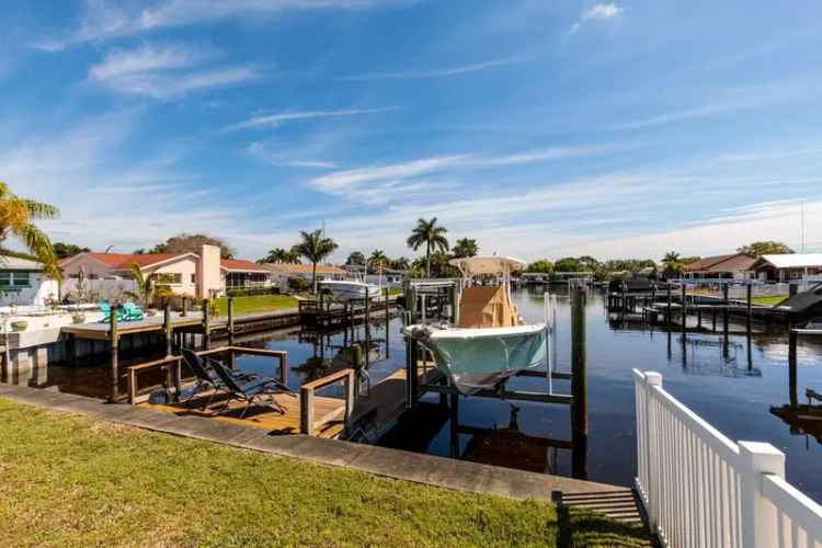 Single-family house For Sale in Saint Petersburg, Florida