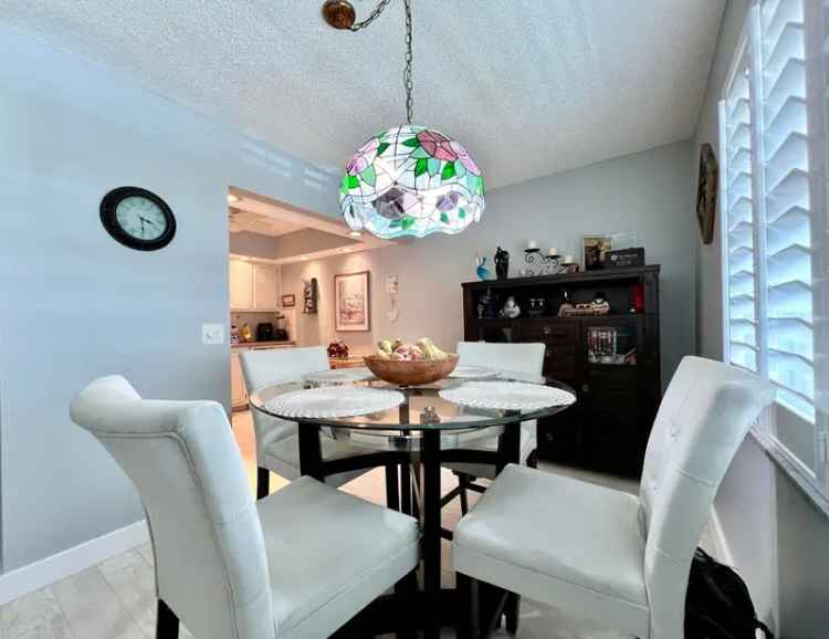 Condo For Sale in 39, Somerset Drive, Florida