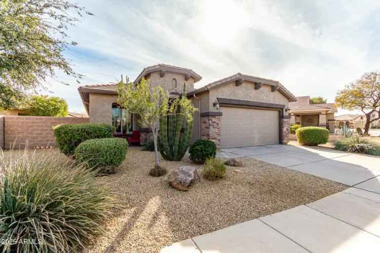 Single-family house For Sale in 157, West Latigo Circle, San Tan Valley, Arizona