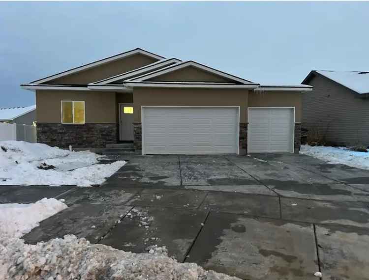 Single-family house For Sale in 665, Emma Court, Idaho Falls, Idaho