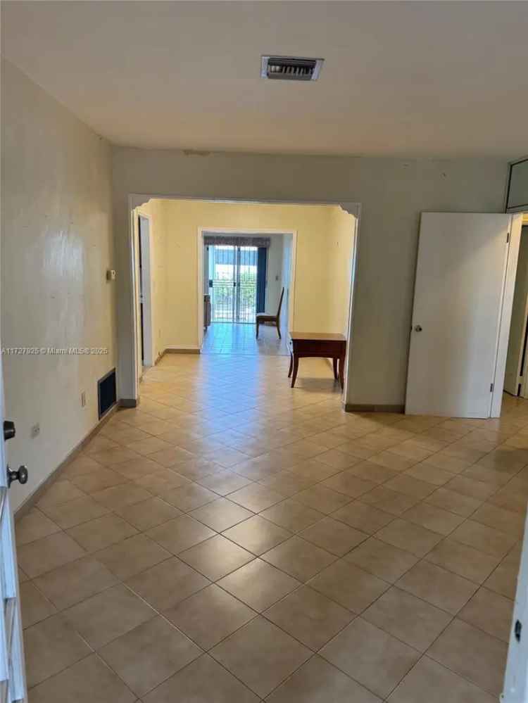 Single-family house For Sale in 2727, Southwest 20th Street, Miami, Florida