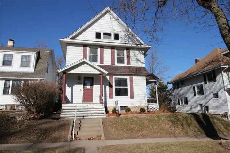 Single-family house For Sale in 1308, A Avenue Northwest, Cedar Rapids, Iowa