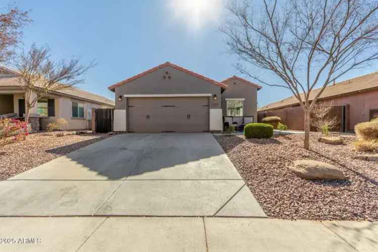 Single-family house For Sale in 2185, East Hazeltine Way, Gilbert, Arizona