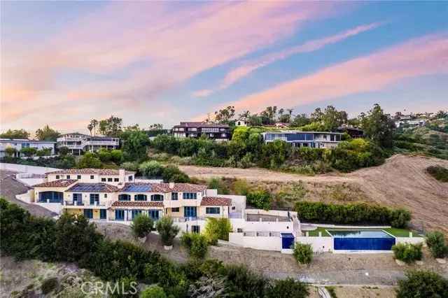 Single-family house For Sale in 2095, Temple Hills Drive, Laguna Beach, California