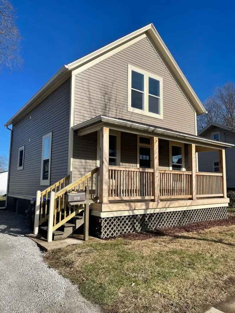 Single-family house For Sale in 1519, West Locust Street, Bloomington, Illinois