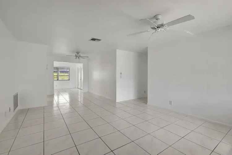 Single-family house For Sale in 2007, Southwest 18th Drive, Boynton Beach, Florida