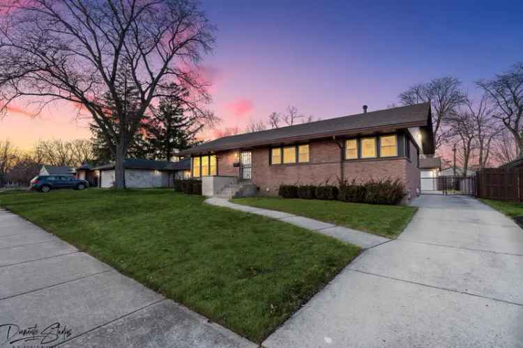 Single-family house For Sale in 1506, 186th Street, Homewood, Illinois