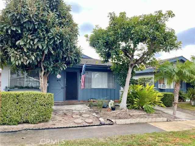 Single-family house For Sale in 5872, Santa Barbara Avenue, Garden Grove, California