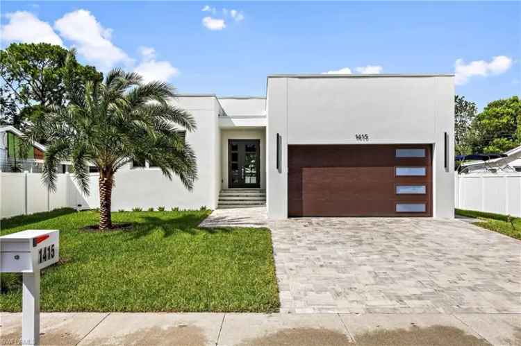 Single-family house For Sale in Naples, Florida