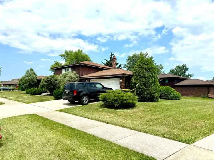 Single-family house For Sale in Lynwood, Illinois