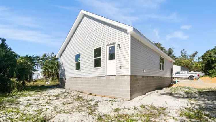 Single-family house For Sale in 3110, East 2nd Street, Springfield, Florida