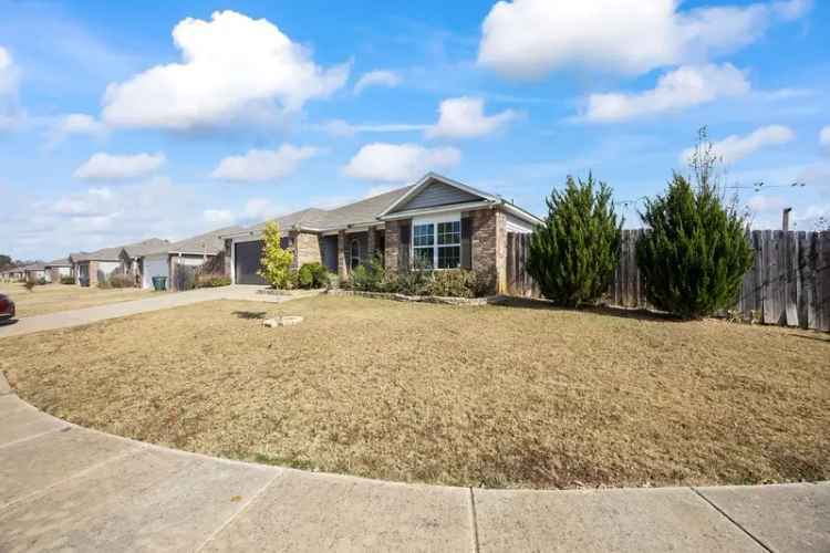 Single-family house For Sale in 1256, South Splash Drive, Fayetteville, Arkansas