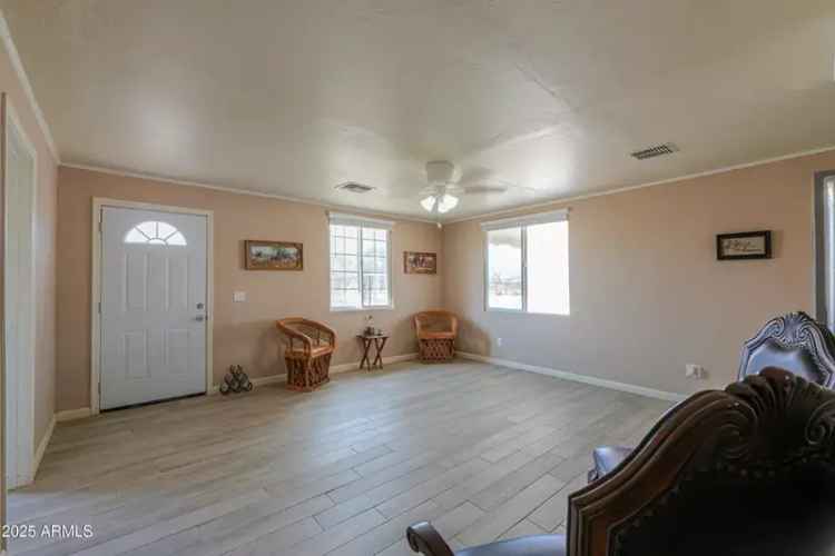 Single-family house For Sale in Wittmann, Arizona