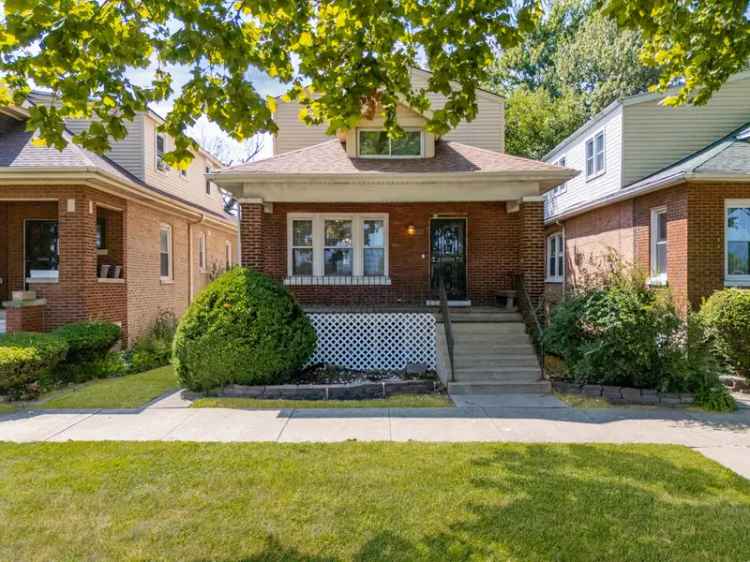 Single-family house For Sale in 7648, South Lafayette Avenue, Chicago, Illinois