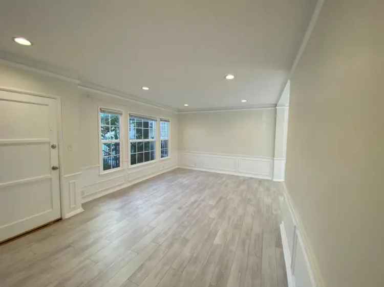 Miracle Mile 1 Bedroom Apartment - Remodeled w Parking