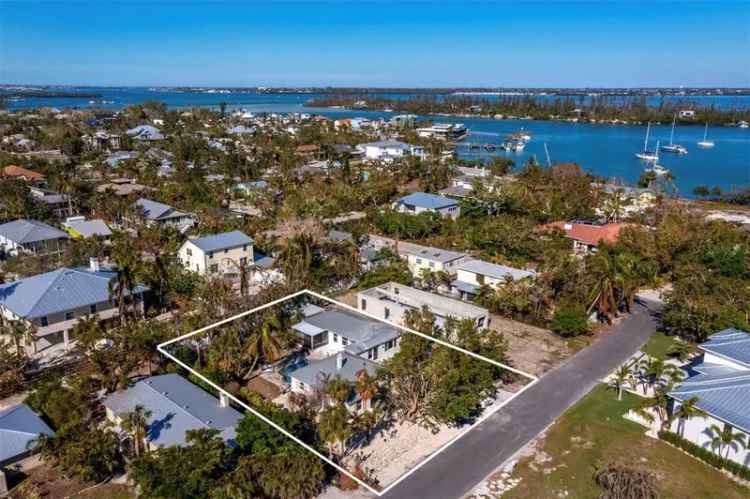 Single-family house For Sale in Longboat Key, Florida