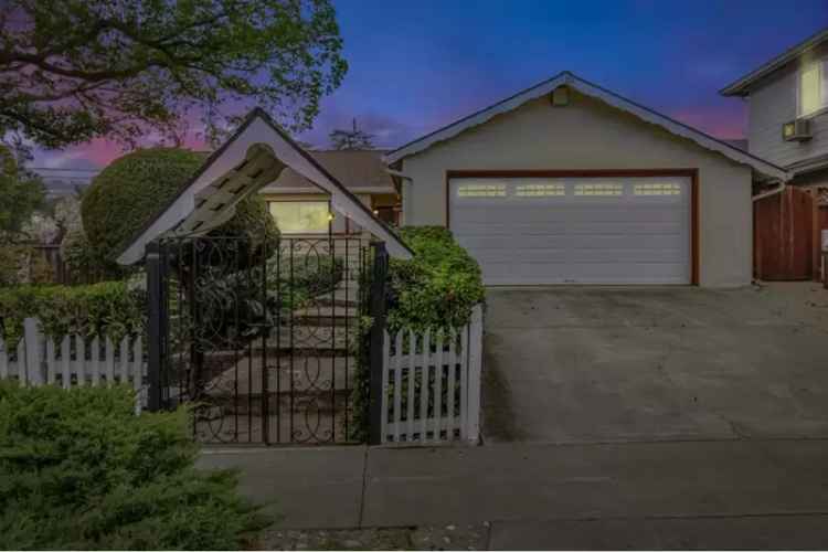 Single-family house For Sale in 1447, Aster Lane, Cupertino, California