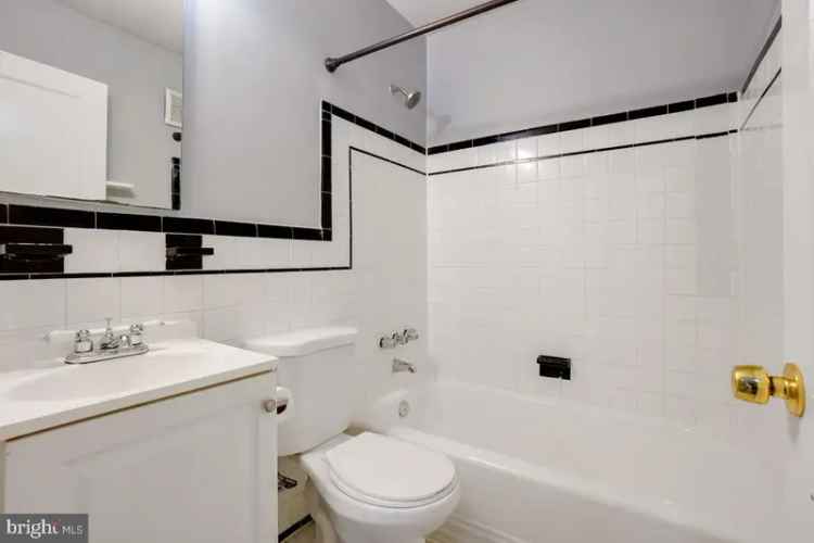 House For Sale in 330, 20th Street Northeast, Washington, District of Columbia