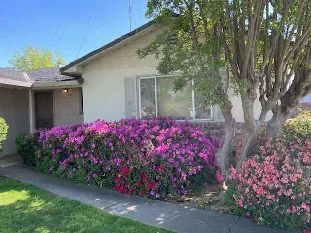 Single-family house For Sale in 2200, 22nd Avenue, Sacramento, California