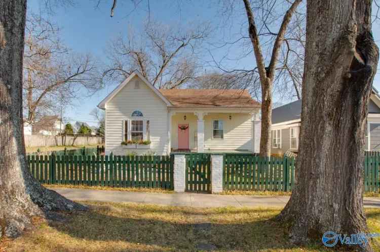 Single-family house For Sale in 720, 3rd Avenue Southeast, Decatur, Alabama