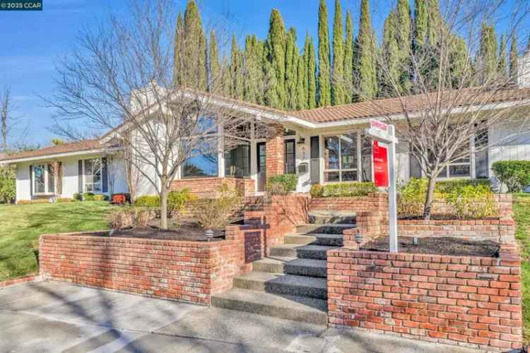 Single-family house For Sale in 652, Thornhill Road, Danville, California