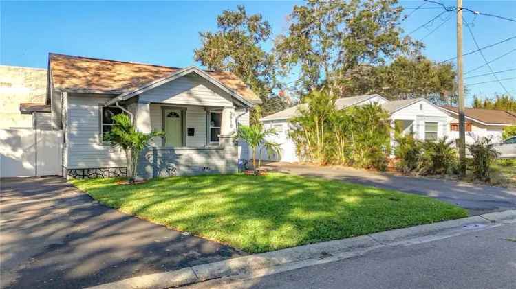 Single-family house For Sale in 2918, 24th Street North, Saint Petersburg, Florida