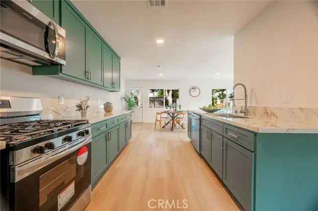 Single-family house For Sale in 6629, Kraft Avenue, Los Angeles, California