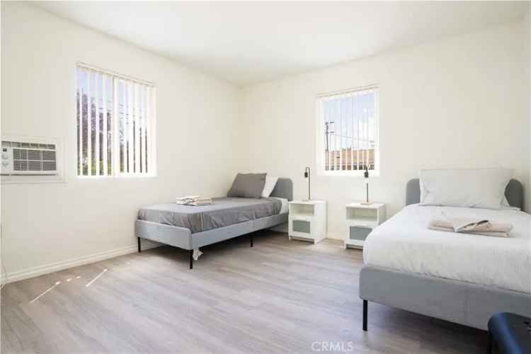 Single-family house For Sale in 1168, West 35th Street, Los Angeles, California