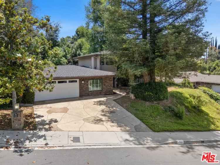 Single-family house For Sale in 4743, Dunman Avenue, Los Angeles, California